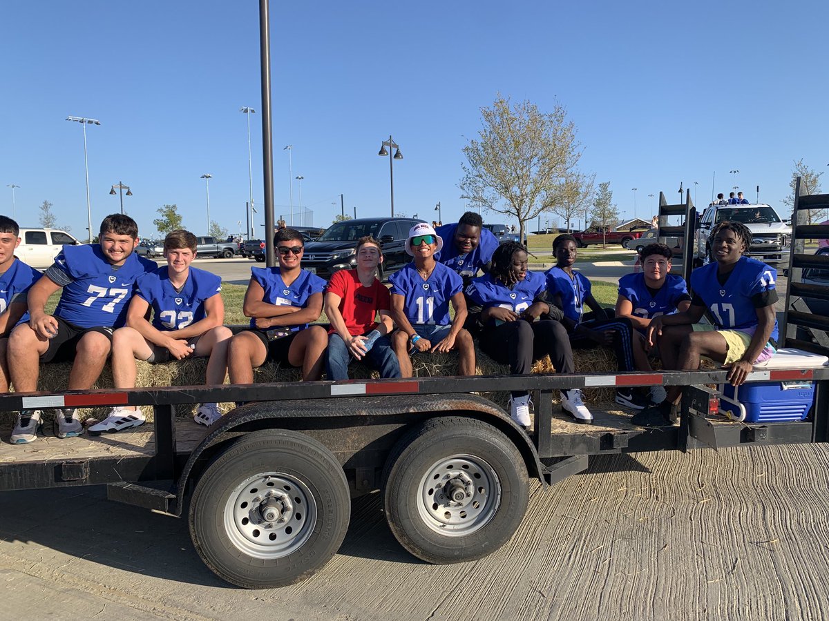 coachwendel1's tweet photo. #HOCO22.  Appreciate the Midlothian Alumni Association for putting on Homecoming Parade!  #1-0. @MidloPanthers https://t.co/qqxpJgA4Nl