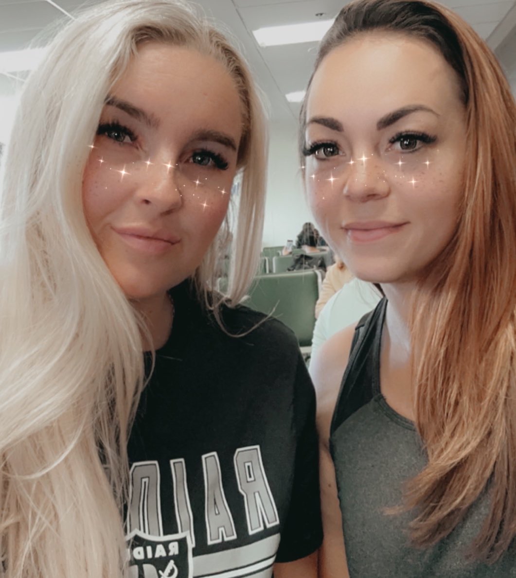 kay_leo3's tweet photo. Nashville bound 💕 @jena_nurse https://t.co/mQMUKnZYTy