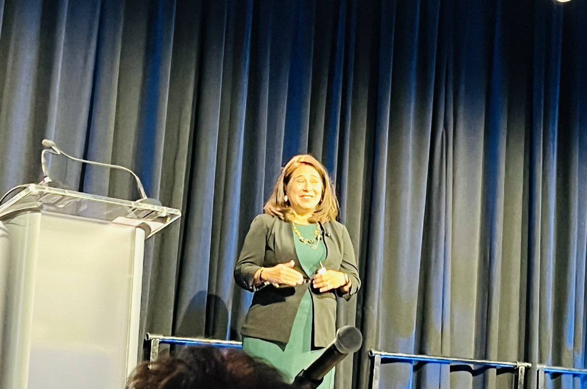 MeredithLahl's tweet photo. A fantastic Nursing Leadership Summit!  The Future of Nursing NOW!  #cleclinicnurses @kkellyhancock @NelitaIuppa @ClevelandClinic 💙💚 https://t.co/7HCyAIMiGg