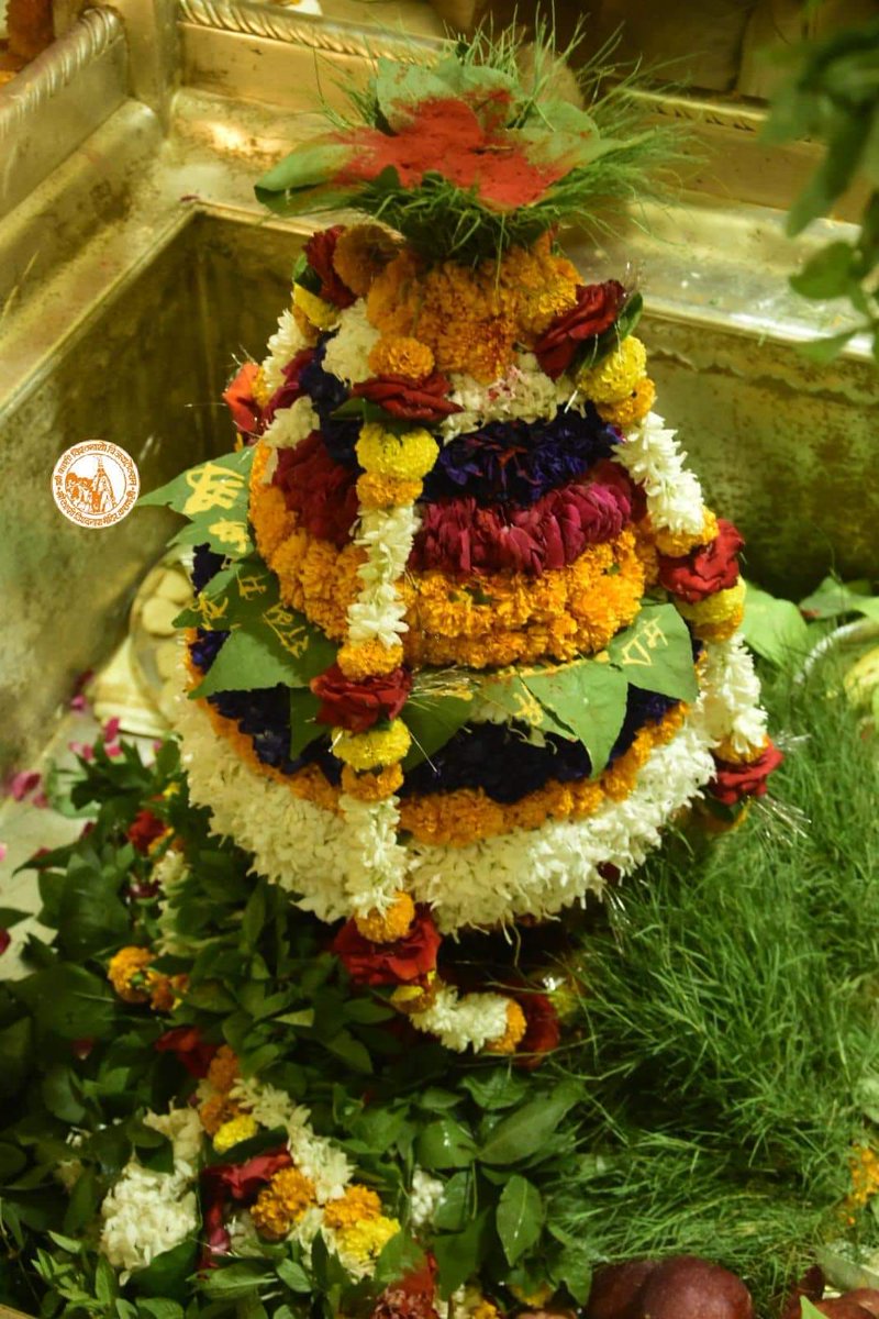 12Jyotirling's tweet photo. श्री काशी विश्वनाथ ज्योतिर्लिंग जी के आज के मंगला आरती दिव्य श्रृंगार दर्शन 29.09.2022 https://t.co/cS6TX1x87t