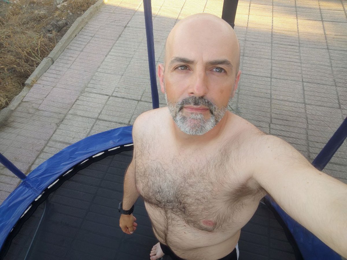 EncantadorBi's tweet photo. Hola bebés me pidieron engañar a este hetero tone 43 años es maestro de yoga me comentaban que cuando ayudas a sus estudiantes (mujeres) se ponía muy coqueto que dicen. 😏 https://t.co/SAgjFQsA14
