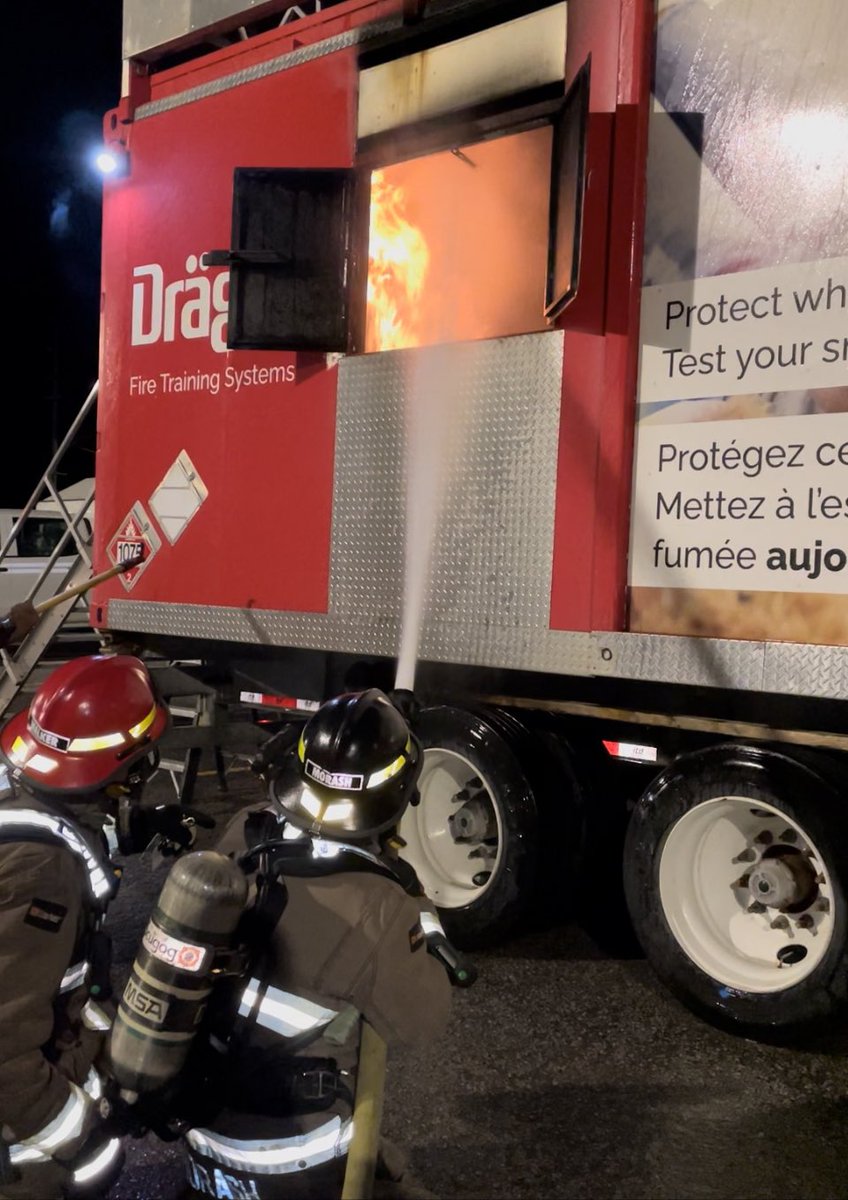 _markberney's tweet photo. Second night of #Scugog firefighters exercising the #MLFTU. Proud of the commitment to hone fire attack skills. #ScugogFire https://t.co/3SuAZ1AgN3