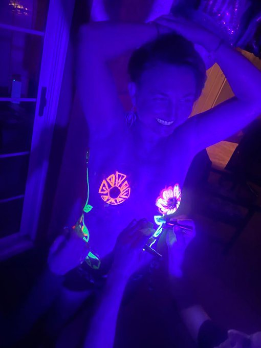 Glow paint! #glowpaint #blacklight #onlyfans #onlyfansbabe #onlyfansgirl #milf https://t.co/Sto5DW7h<a href="/tag/glowpaint"class="tags">#glowpaint</a><a href="/tag/blacklight"class="tags">#blacklight</a><a href="/tag/onlyfans"class="tags">#onlyfans</a><a href="/tag/onlyfansbabe"class="tags">#onlyfansbabe</a><a href="/tag/milf"class="tags"><span>#milf</span></a><a href="/tag/onlyfansgirl"class="tags"><span>#onlyfansgirl</span></a>