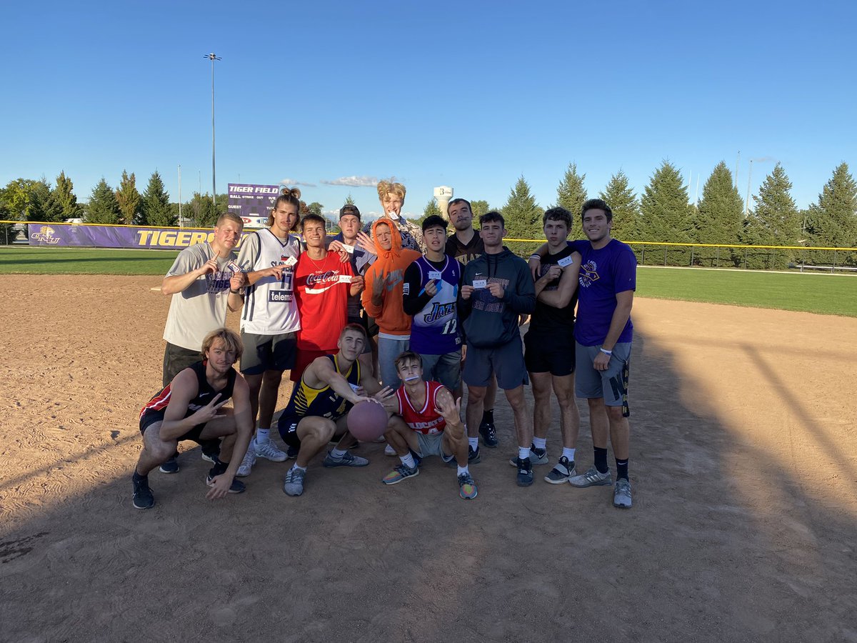 🏃🏼‍♂️Midweek challenge! Final Track workout/12-Lap Relay & Annual Kickball game. Team @cody_mileur claims the WIN! #TiGERTOUGH @ONUAthletics @olivetnazarene