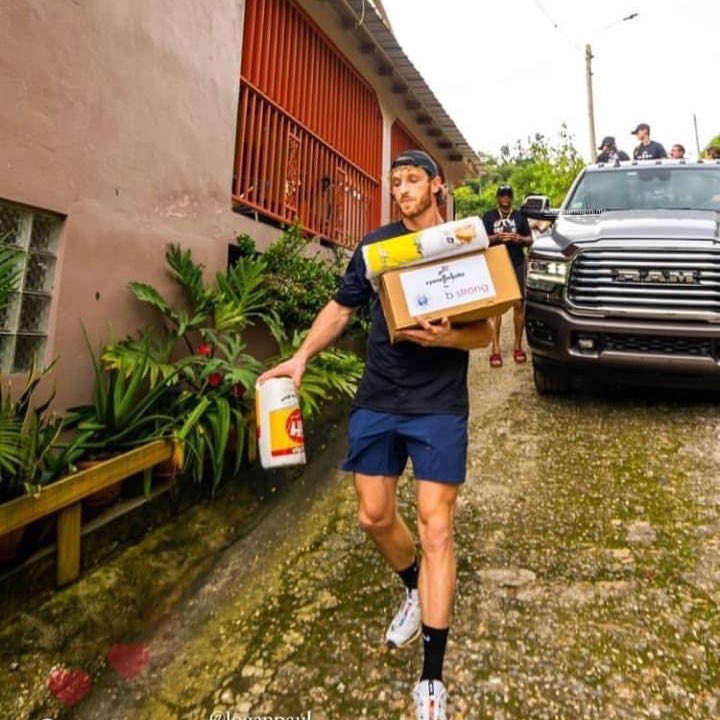 itscarlosivan's tweet photo. Logan Paul estuvo en Jayuya llevando suministros a los damnificados del Huracán Fiona https://t.co/8yR6fTqnzo
