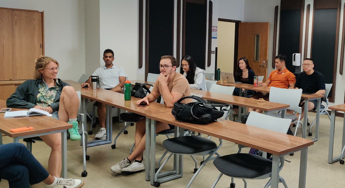 INFORMS_UT's tweet photo. Full house with our senior students talking about "Finding an Internship in ORIE"
Thank you Lillian Ding (Research Data Scientist Intern, @Meta), @yutongwu96 (Research Scientist Intern, @awscloud) and @A_RShukla  (Givens Associate, @argonne National Lab) for your insights! 🧑‍💻👩‍💻 https://t.co/dlkGBqgNzL