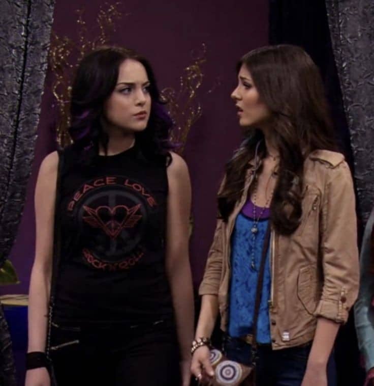 jendielivya's tweet photo. I need Victoria Justice and Liz Gillies in a show together again, but this time as GIRLFRIENDS. https://t.co/ax1hwcbPmE