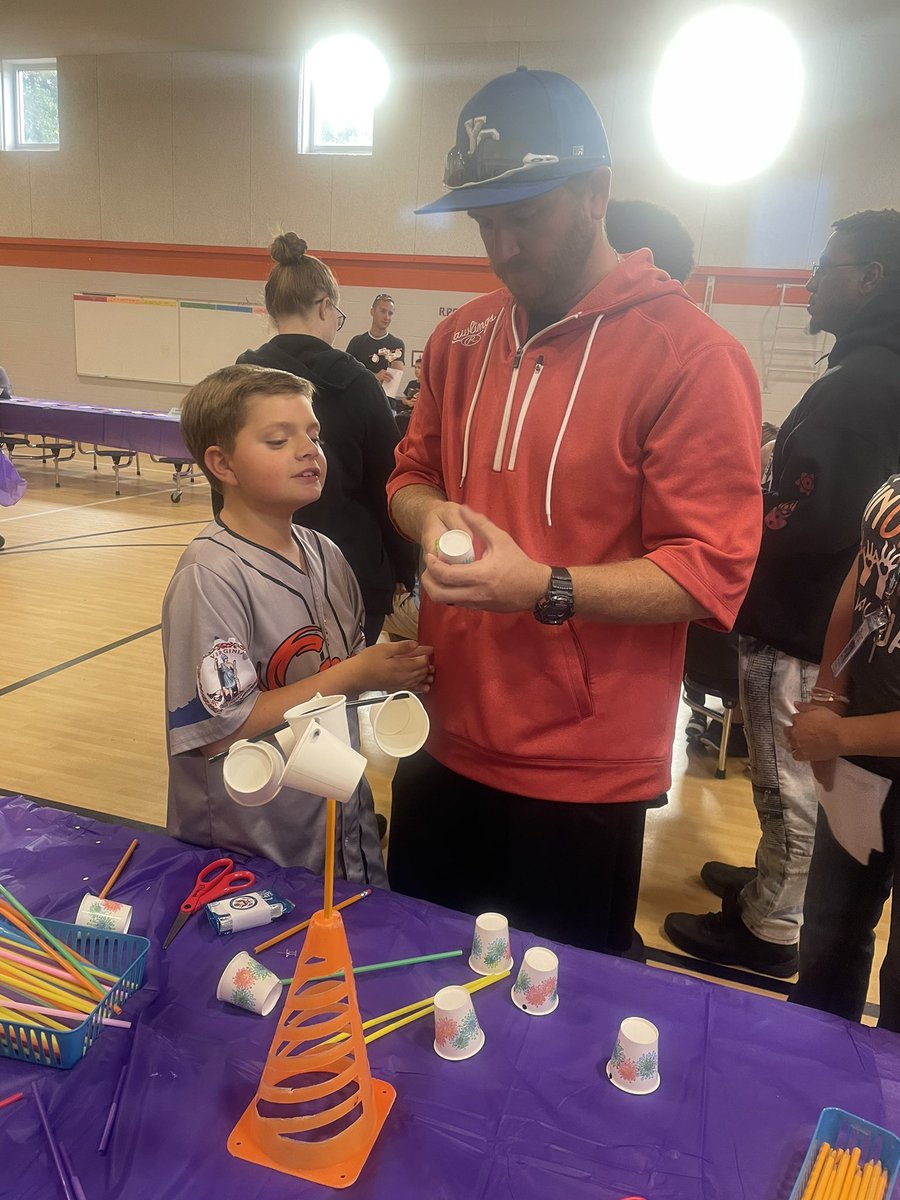 Jess_Demetros's tweet image. What a fabulous Fall Family Night at @TabbElementary! We had an amazing turnout! Fourth graders participated in math and science activities with their parents! So many smiles and laughs! #engageycsd