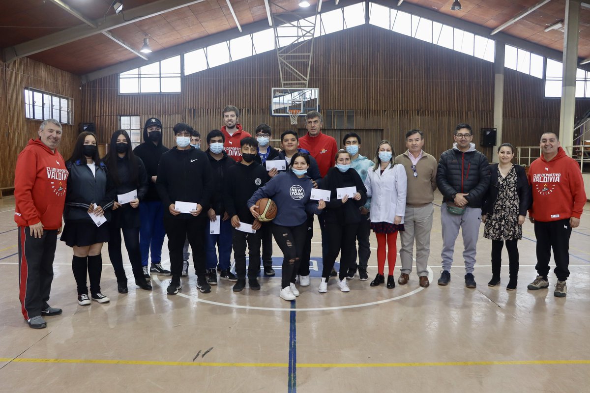 CDVBasket's tweet image. (1/2) 🔴 | ¡NIÑOS AL COLISEO!

😃 Durante la jornada de hoy, dirigentes y plantel del Club Deportivo Valdivia recorrieron diversos establecimientos educacionales de Valdivia. (Sigue).