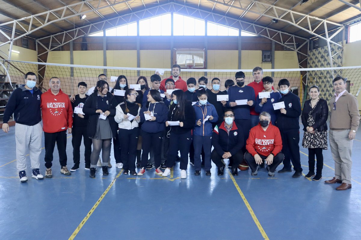 CDVBasket's tweet image. (1/2) 🔴 | ¡NIÑOS AL COLISEO!

😃 Durante la jornada de hoy, dirigentes y plantel del Club Deportivo Valdivia recorrieron diversos establecimientos educacionales de Valdivia. (Sigue).
