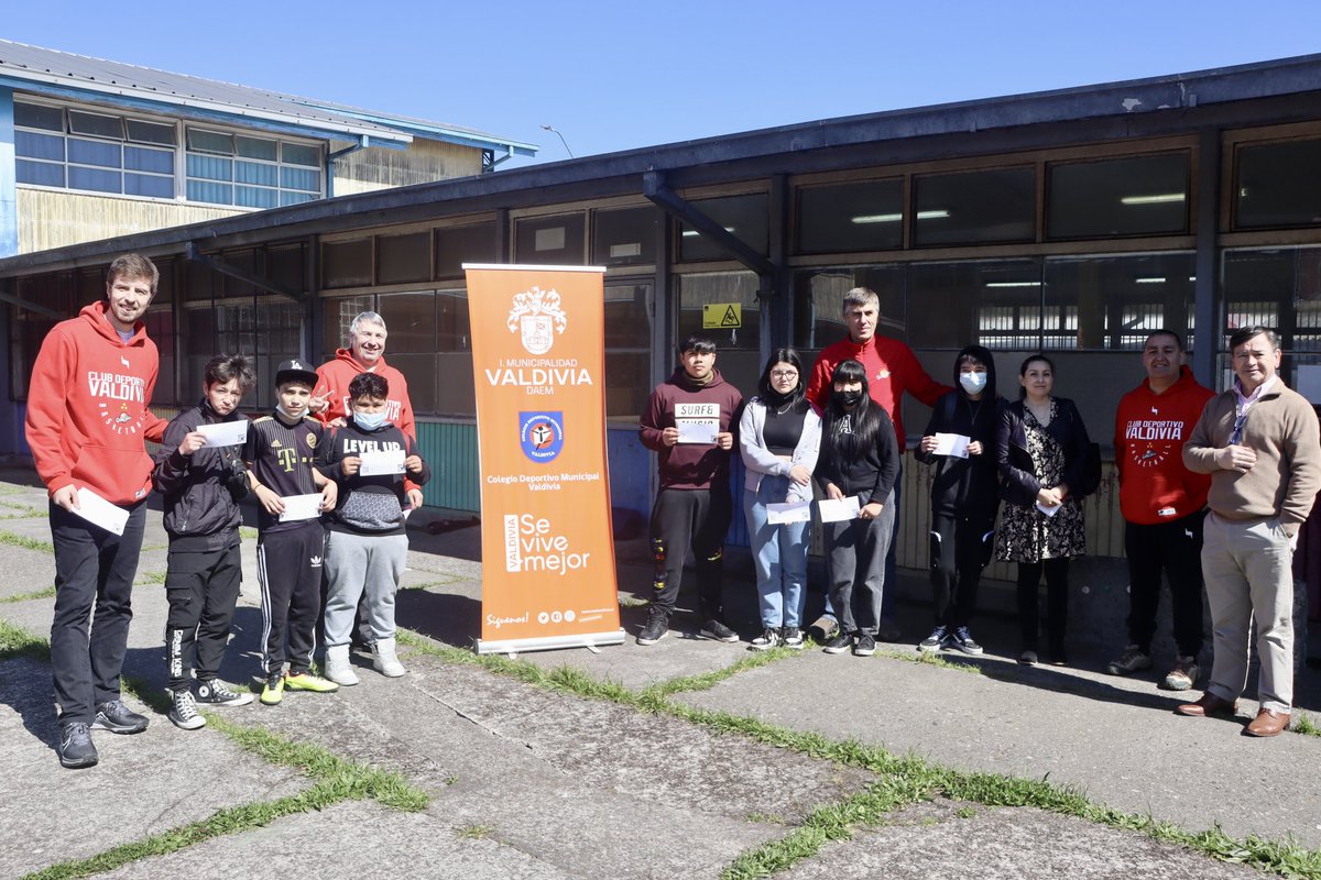 CDVBasket's tweet image. (1/2) 🔴 | ¡NIÑOS AL COLISEO!

😃 Durante la jornada de hoy, dirigentes y plantel del Club Deportivo Valdivia recorrieron diversos establecimientos educacionales de Valdivia. (Sigue).