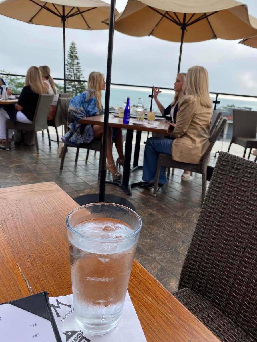 BravoLover_'s tweet photo. Tamra, Shannon and VICKI filming in Laguna! #TresAmigas 💃🏻 #RHOC 🎥 🍊 https://t.co/zWJPaKS1Gp
