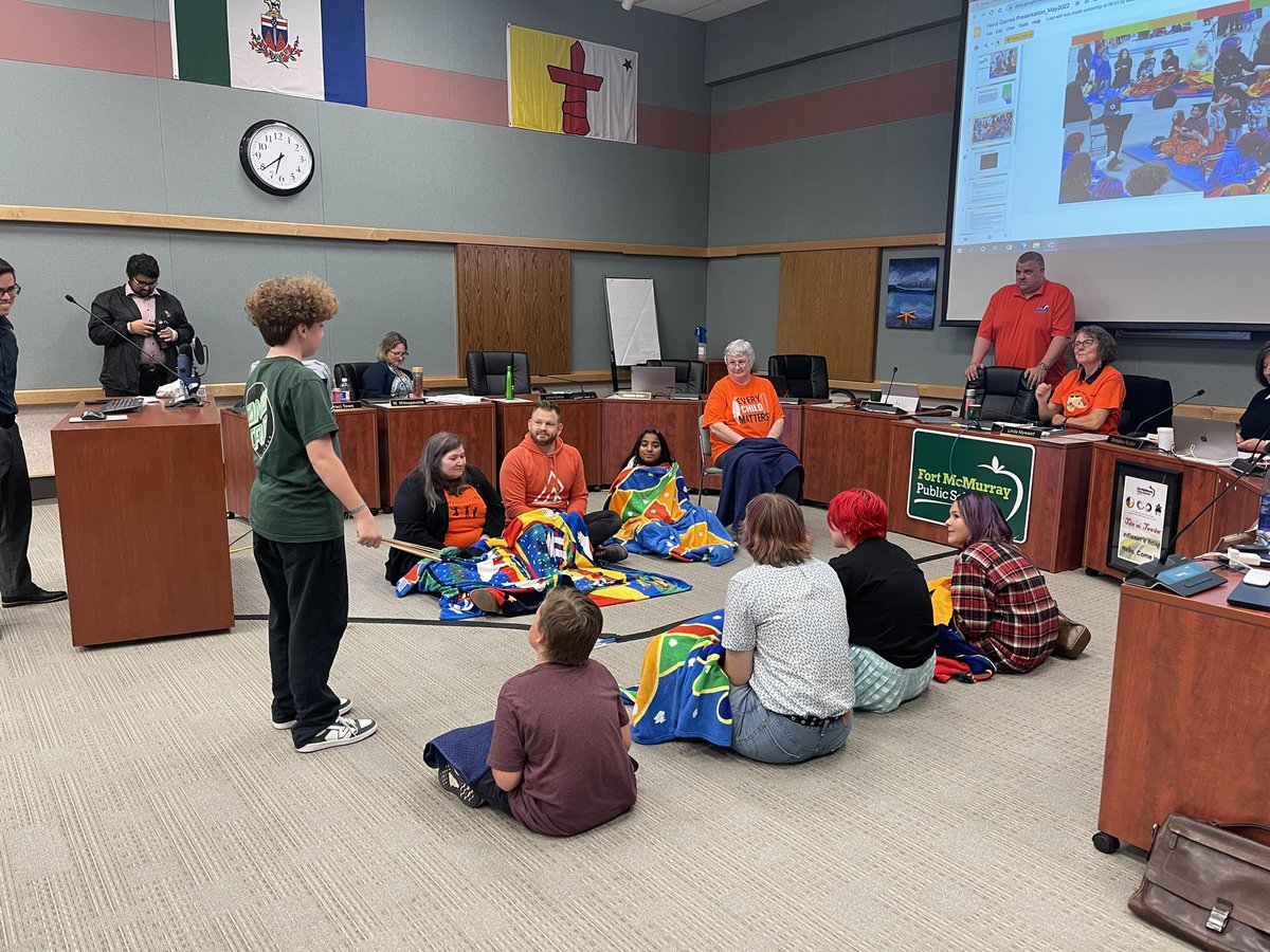 #spotlightonstudents #denehandgames #fmpsd <a href="/annaleeskinner/">Annalee Nutter</a> <a href="/LindaMywaart/">Linda Mywaart</a> <a href="/Mr_Shewchuk/">Mr. Shewchuk</a> <a href="/jjvelvet/">Angela Adams</a>   We even had some Trustees try their hand at the game #punintended