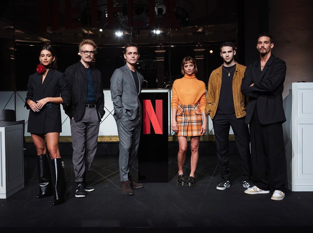 muchomqueseries's tweet photo. .@NetflixES ha presentado en una rueda de prensa en Madrid el inicio de rodaje y el nuevo elenco de #BerlínNetflix, el spinoff de #LaCasaDePapel que narra el recorrido por los robos más extraordinarios del icónico personaje interpretado por Pedro Alonso https://t.co/n9I1gBnjUY