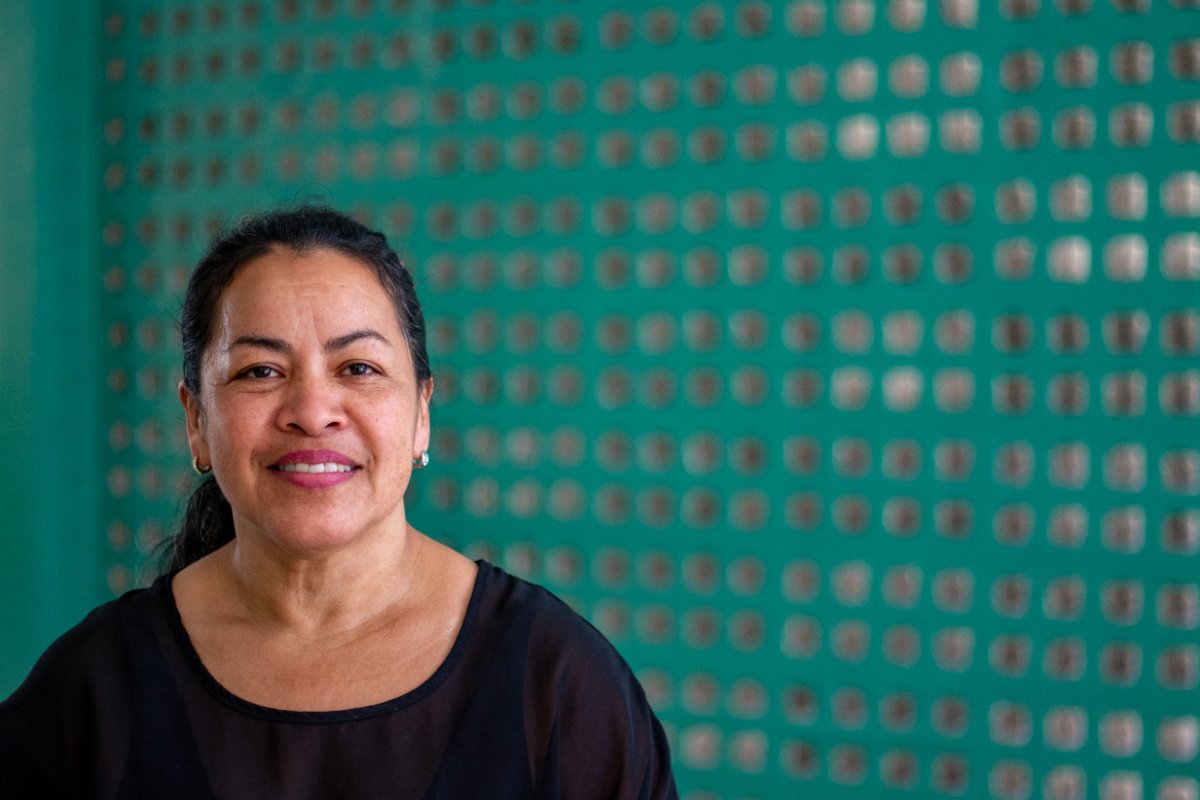 <a href="/NicolasMaduro/">Nicolás Maduro</a> <a href="/_LaAvanzadora/">Yelitze Santaella</a> <a href="/Mippcivzla/">mippci</a> Se sumaron más y más. Mujeres de la comunidad, hombres trabajadores, maestras y maestros. 

Ahora sonreímos satisfechos porque vemos el resultado: colegios y liceos acondicionados para llenarse de luz en este nuevo año escolar.