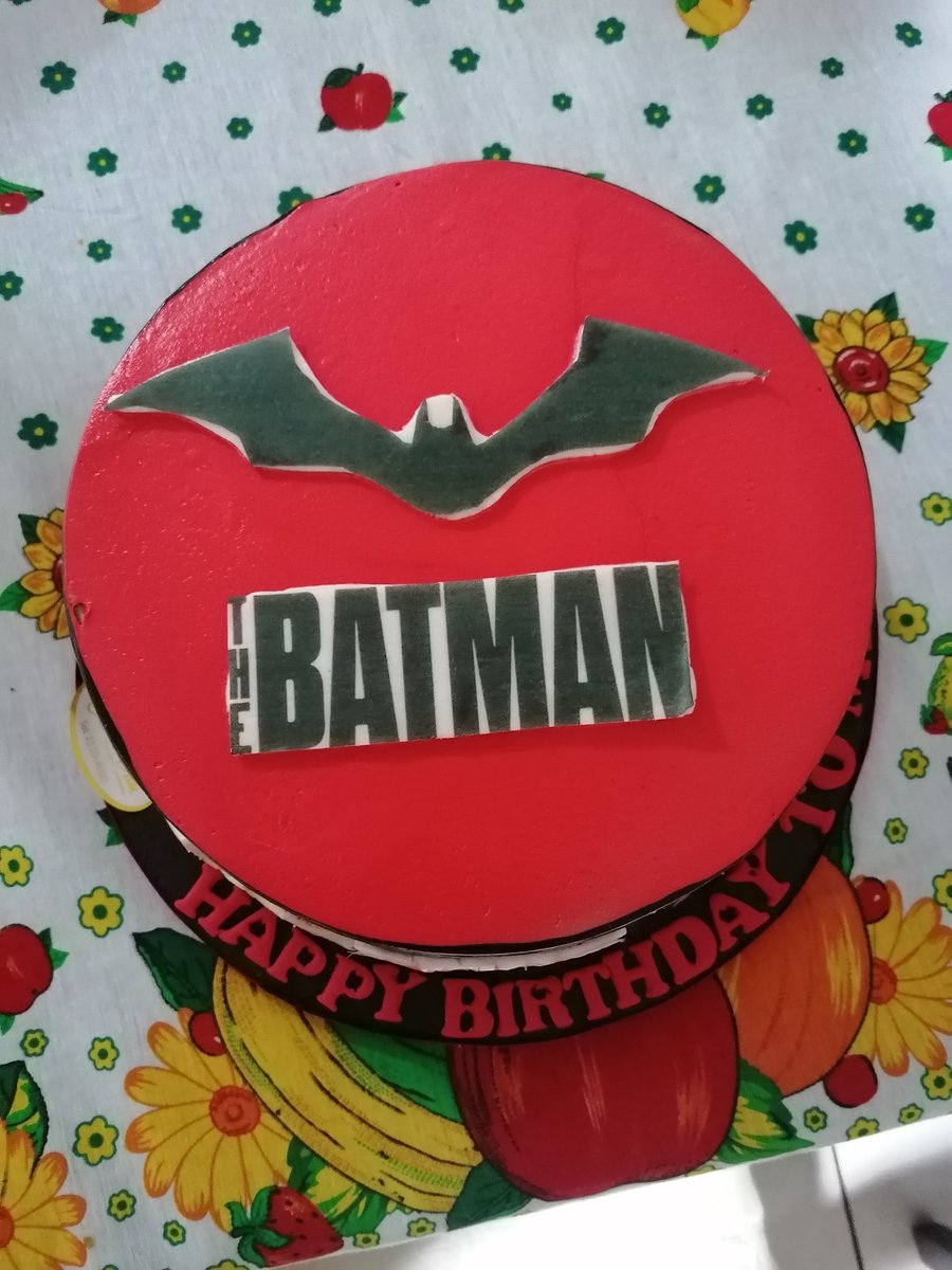 jaimitoperalta's tweet photo. #BatmanCake #BDay https://t.co/CFW4jSnFfk