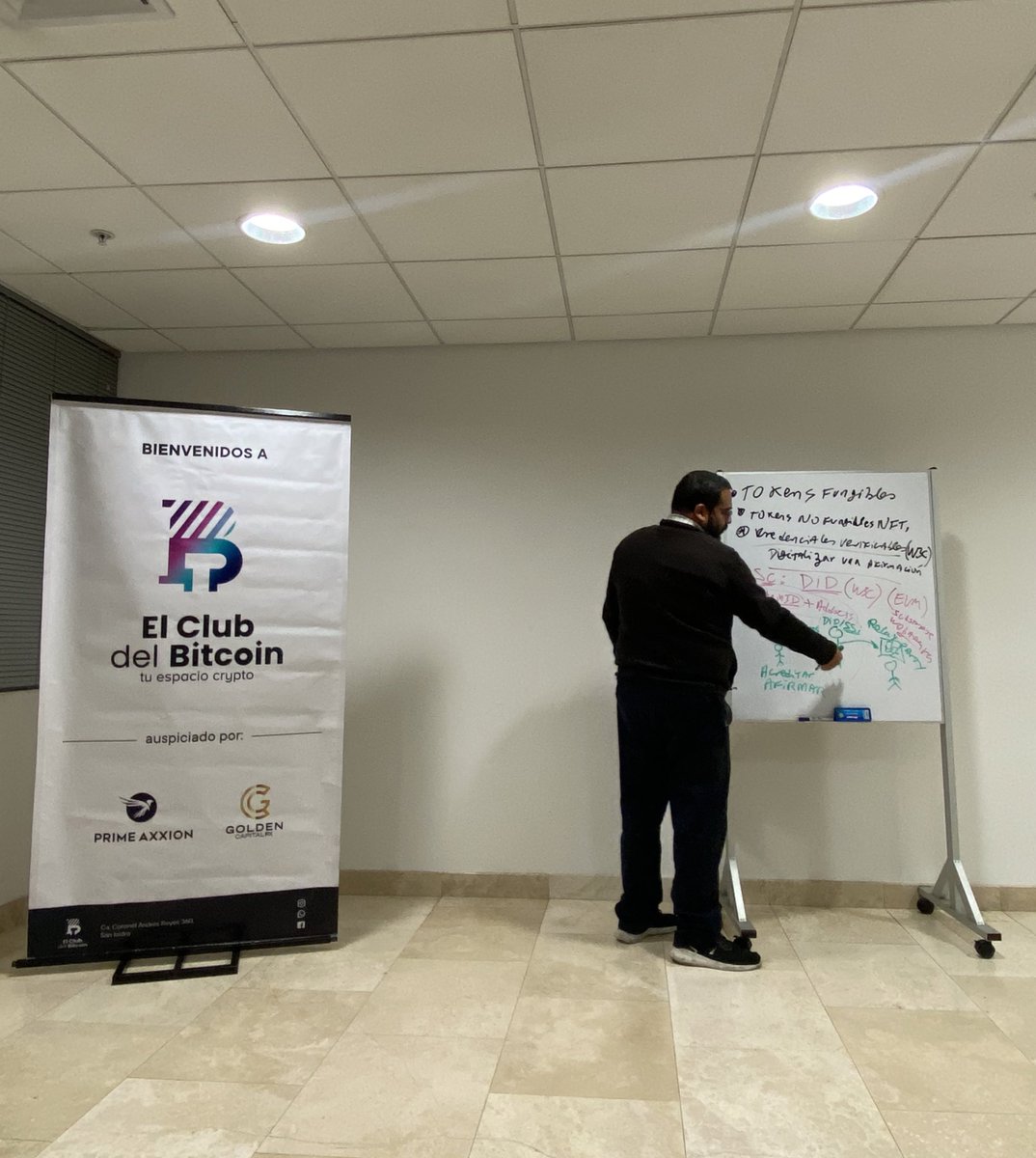 gonzalodavalosv's tweet photo. Hoy tuvimos en el @bitcoin_club_pe al gran @jjmiranda - Director de Innovación de @NTTDATA y Presidente de la @ABPE_Asociacion 🇵🇪 sobre #IdentidadDigital y #CredencialesVerificables 

@KaytrustWallet 

 #Blockchain #DigitalID https://t.co/H17kycFexU