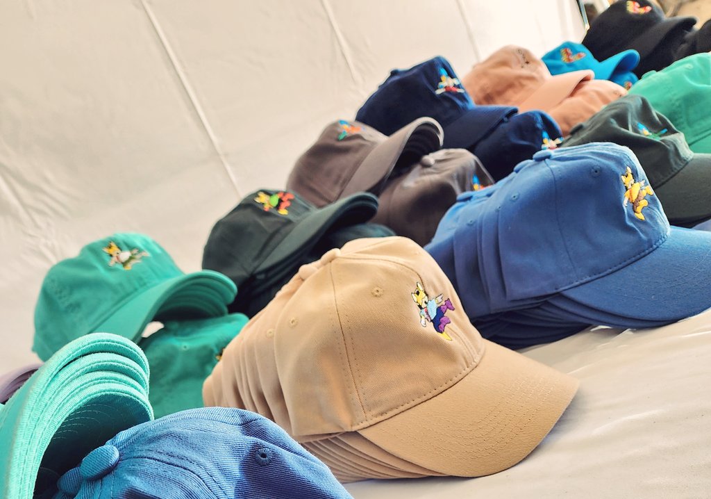 Hey everybody the Melee dad hats just came in &amp; the Quality is 🔥🔥 Were packing them up for shipping right away, Expect all tracking codes to be updated by tomorrow. Thank you all again for supporting the drop 🙏 ❤️ @Melee20xx_