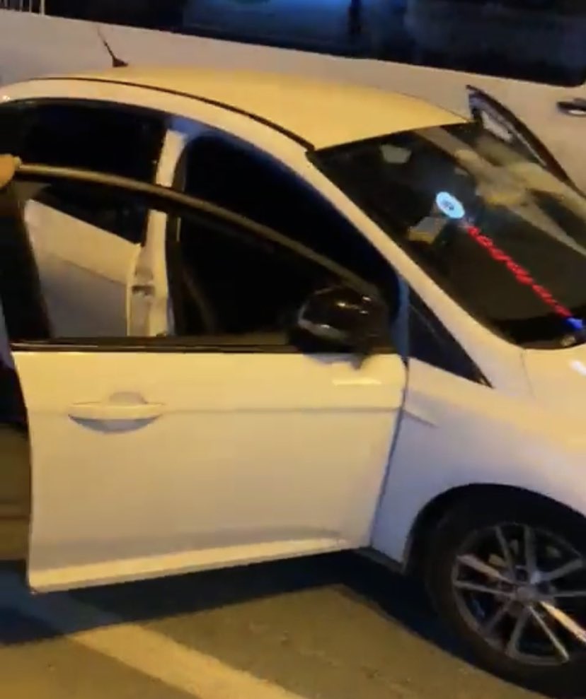 Araba trafik yapıyormuş, çekici çeksin böyle terbiyesizlik olmaz 😏