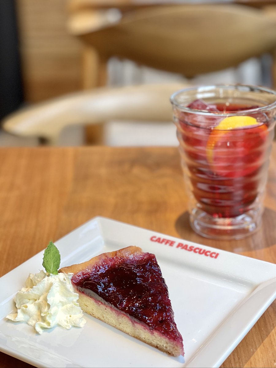 サクサクのクッキータルトに季節のジャムをたっぷりのせたカフェパスクッチの「ジャムタルト」！
「ハーブティー」の爽やかな香りを
添えてお届けします。
#おいしい #いいねでやる #サクサク ＃ハーブティー
＃ジャムタルト　＃レッドティー　＃ホイップクリーム
＃カフェパスクッチ　#ミントス