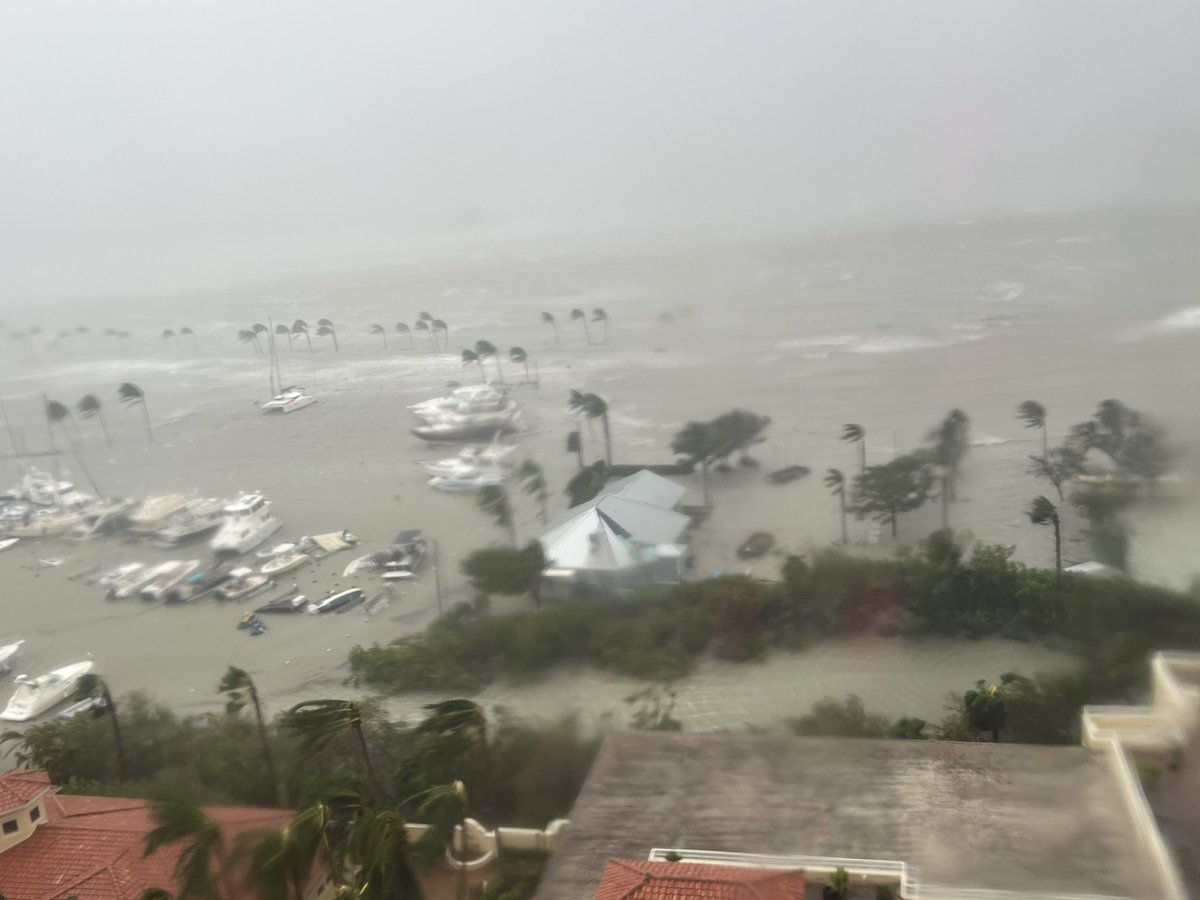 PetraMarino's tweet photo. #CapeCoral #TarponPoint    #Ian  Photos this afternoon @ Tarpon Point in the high rises. Unsure of water surge now. Hoping for the best at daylight.  Not a lot of coverage of Cape Coral @weatherchannel @CNN  @ABC   @ZDF @GALCAPhoenix @thealein @NoPlaceForALady 📷: Marianne Dodge https://t.co/cw0YAXwRRj