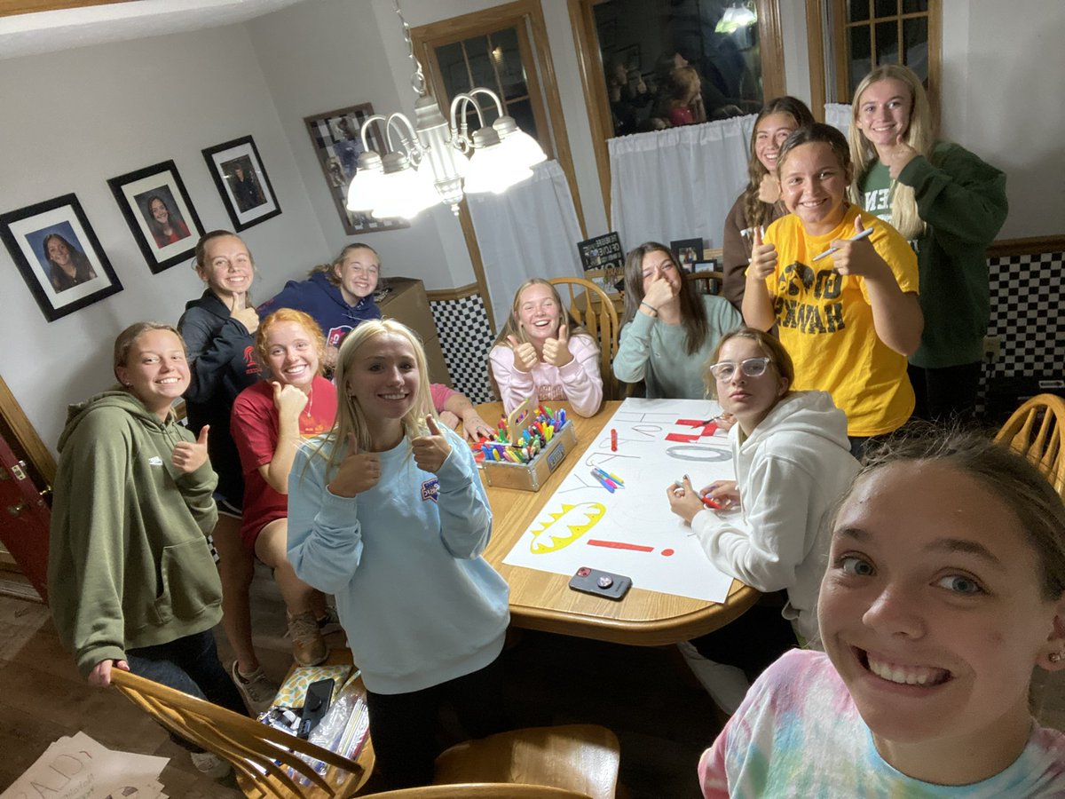 LadyLancersSocr's tweet photo. Glad to see some of the girls get together to make some posters for the homecoming parade. Thanks ladies. https://t.co/rx2NMK45lU