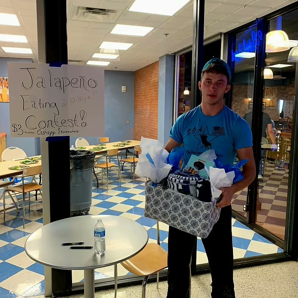 SWOSUHALO's tweet image. Jalapeño Eating Contest! 

Our winner ate 🌶🌶🌶🌶🌶🌶🌶🌶🌶 and won the $170 basket!