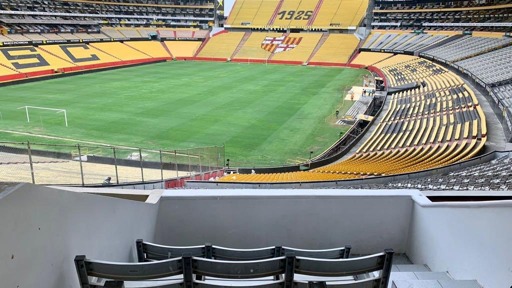mdiazferes's tweet photo. Alquilo Suite Estadio Monumental Final Copa Libertadores. Incluye: 
- 9 entradas 
- Televisor: DIRECTV e internet 
- Refrigerador
- Aire acondicionado 
- 3 botellas de whisky 
- 30 cervezas 
- Bebidas soft; piqueos
@Flamengo @AthleticoPR #finalLibertadores2022 #copalibertadores https://t.co/Q5FfYkBAkC