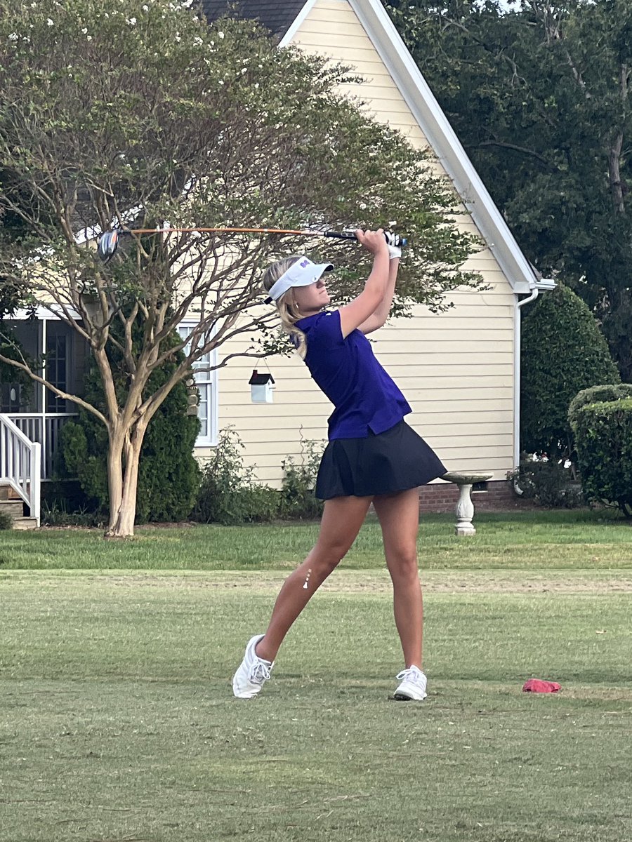 HSHSwomensgolf's tweet photo. @HSHSwomensgolf had a great day @pinehollowgolf with a SECOND PLACE finish by the Purple 💜 team against a strong field!! Congratulations to Carson P. on a career best score of +4 75! 🏌️‍♀️⛳️ @HSHawksAD https://t.co/Vno7503Kfl