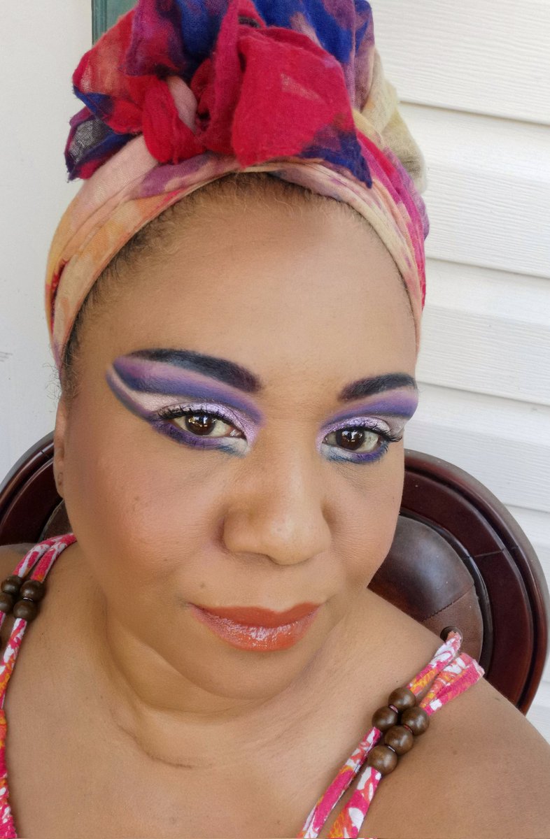 manyfacesofeve_'s tweet photo. Happy Jump Day! @beautybay Bright Matte 42 colour palette @LurellaCosmetic Get Snatched Palette @Sephora Translucent Powder #HumpDay #makeuplooks #makeupdesign #headwrapstyle https://t.co/SM16vSvCHt