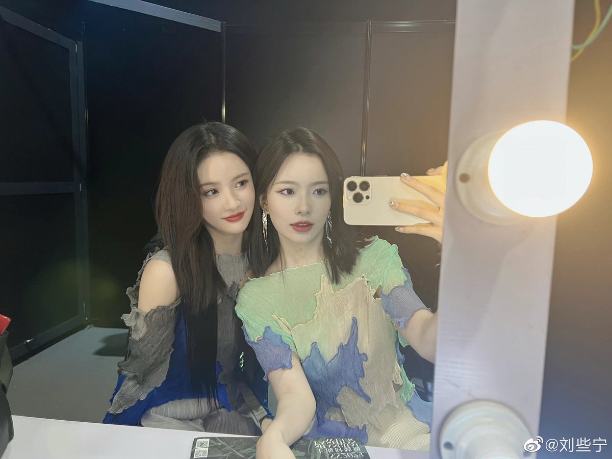 #LiuXiening shares new snaps as she reunites with #ChenZhuoxuan at the Bibilee Studio S/S23 fashion show at 2022 Shanghai Fashion Week