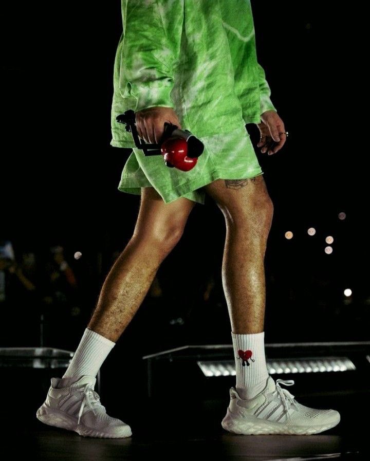 AccessBadBunny's tweet photo. Bad Bunny’s “World’s Hottest Tour” becomes the highest-grossing tour by a Latin artist in HISTORY, with over $190.2 million in only 18 shows. (via @touringdata) 🌴❤️ https://t.co/xCJXKIJUSU