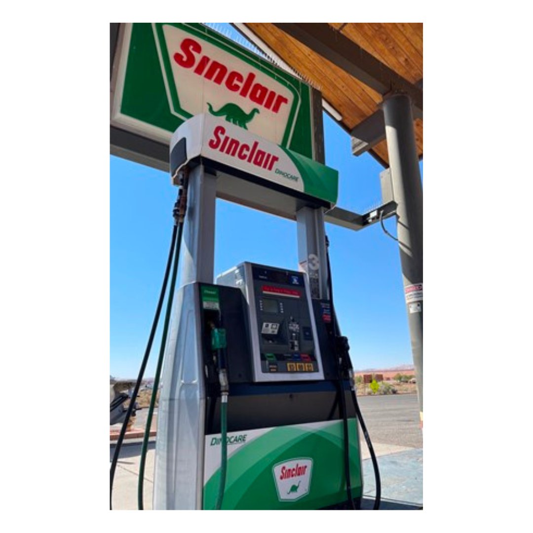 Fueling that last summer adventure at @visitlakepowell

#sinclairoil #sinclairdino #dino #dinosaur #lakelife #boatlife #gasstation #fuel #summeradventure
