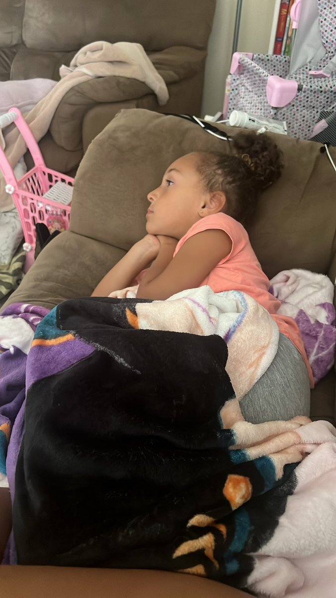 imsofiamitchell's tweet image. Today was a lazy day ♥️ #lazyday #mommyandme #bit142 @bit142