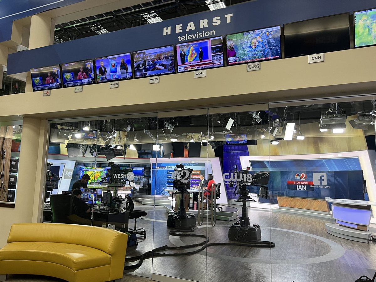 rebbainer's tweet image. Riding out #HurricaneIan with the @WESH team - going on 40+ hours of coverage on the devastation and what’s still ahead… 🙏🏼