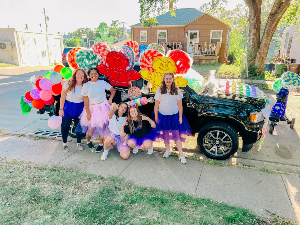 BEastGirlsGolf's tweet photo. Fun times at the @ChieftainNation Homecoming Parade!  We even got second place!!  Yay!! #candyland #BeastGolf https://t.co/CYN1RbMM4g