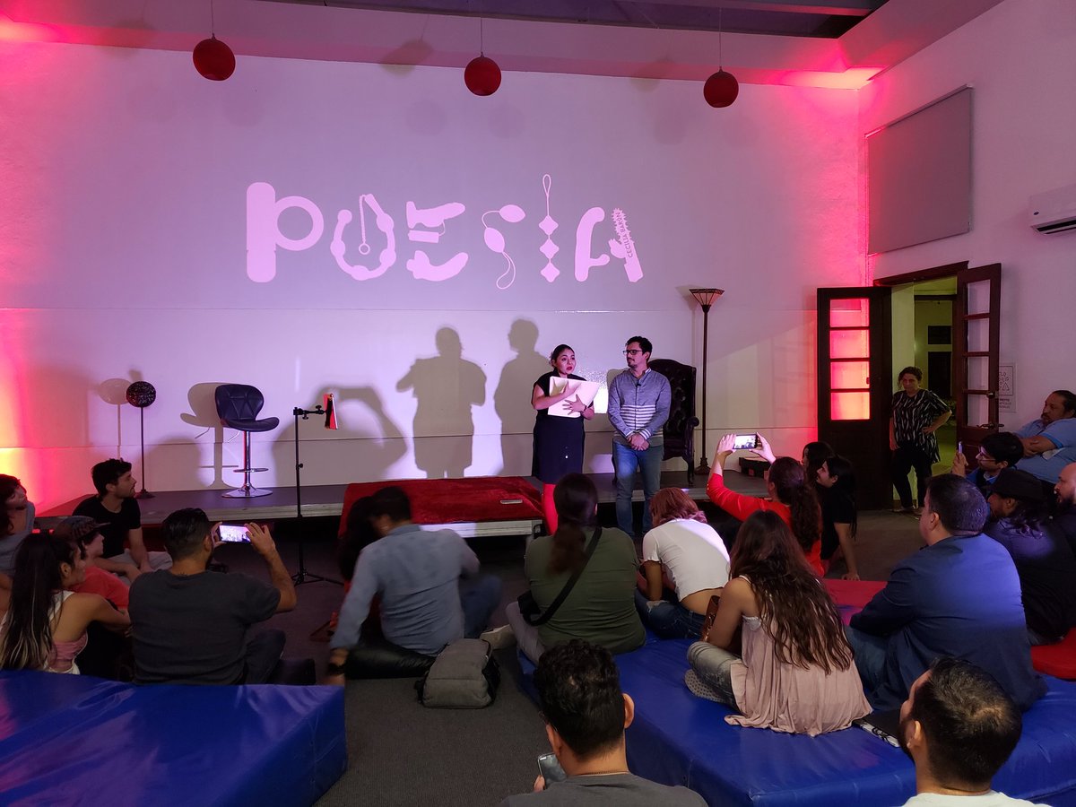 Clausura de las Jornadas de Manifestaciones Artísticas: Literatura Expandida, con el Performance Poético Audiovisual de #CeciliaBaron