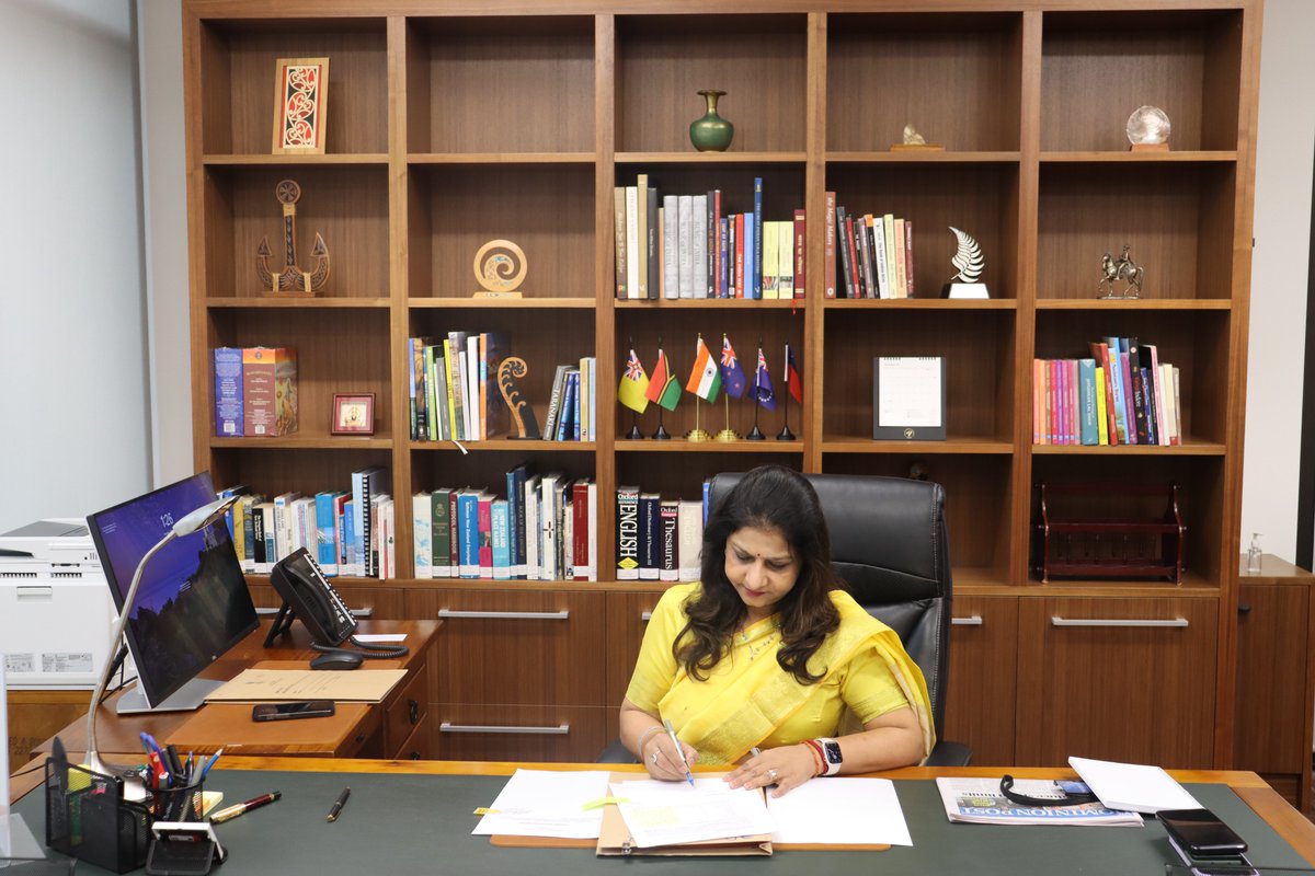 IndiainNZ's tweet photo. #IndiaNewZealand
High Commissioner Ms. Neeta Bhushan today received with warmth and greetings by the officials &amp; staff members of the High Commission.
@MEAIndia @IndianDiplomacy https://t.co/cjx8w4OUOR