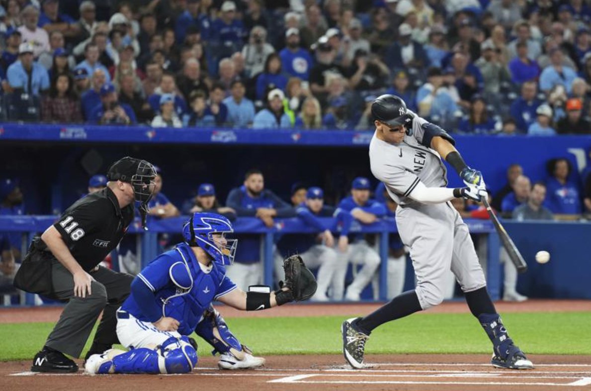 metsradio880's tweet photo. BREAKING: Yankees star Judge hits 61st home run, ties Maris’ AL record
https://t.co/dzKCG079fo https://t.co/udbWY015ki