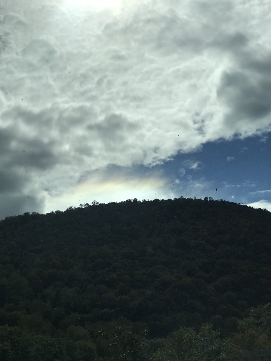 CryJo's tweet photo. ⁦@StormHour⁩ ~ unusual #stormcloud formations in the #catskills ⛰ today ~ #delawarecounty #ny 🌧🌈💦 https://t.co/j1ZOmZgI00