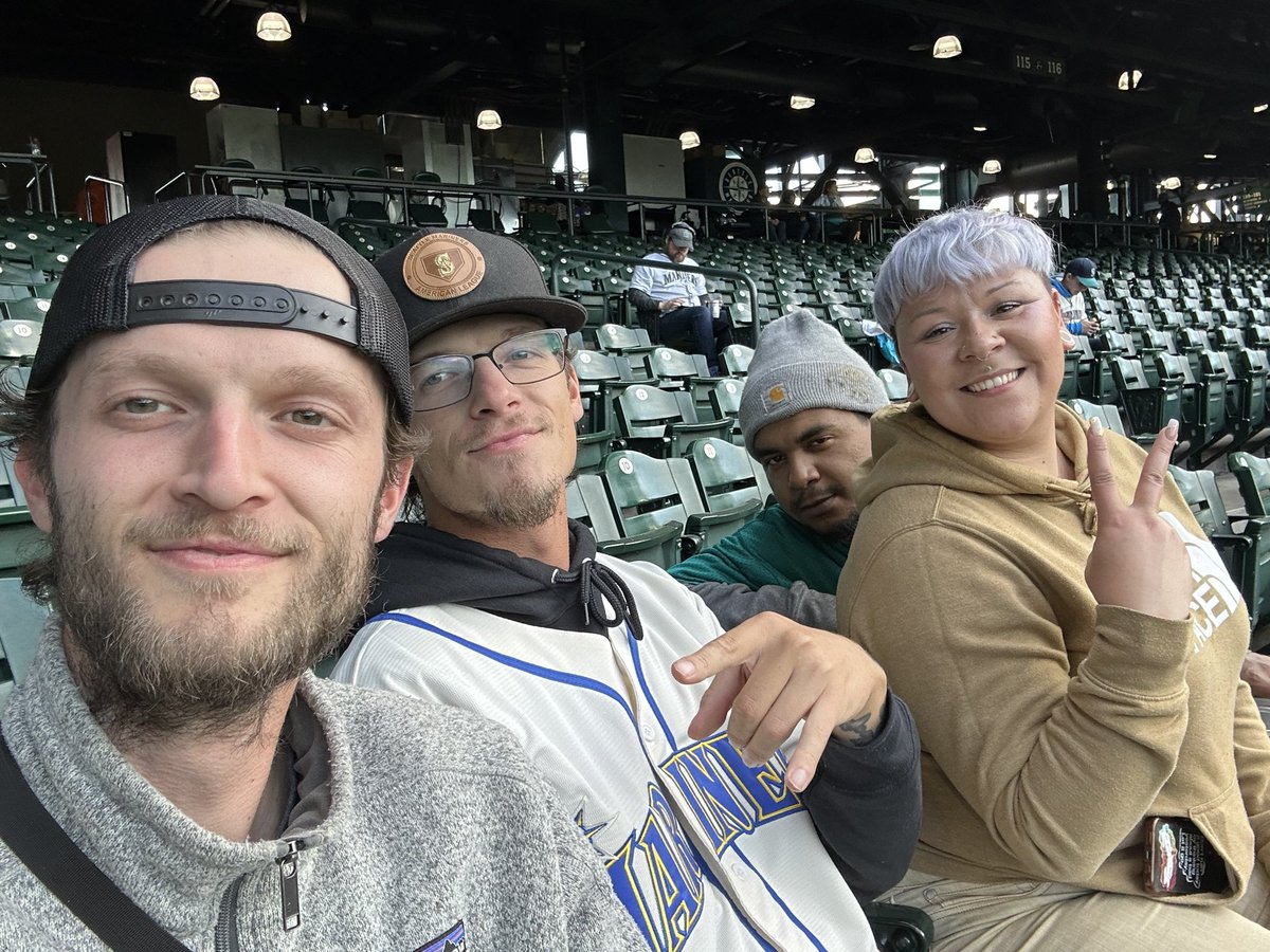 Tacomaqueen253's tweet photo. #barkinthepark #Mariners #mudbay #t-mobilepark #SeaUsRise https://t.co/e6MKb6jSx9