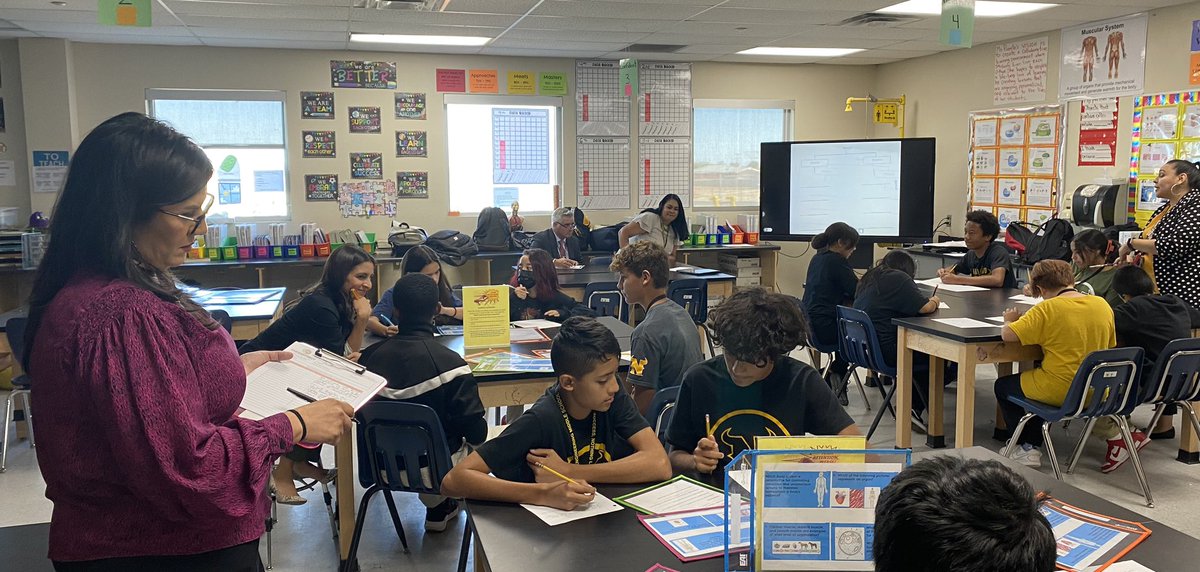 Instructional rounds @TheParkMS. Lots of great feedback from our awesome leaders. Thank you for the visit! @reynahustles @DeXavierluke @BrendaChR1 @catherinedoc12 @LouisaYISD @_IreneAhumada @RendonSylvia @JMacias_CI