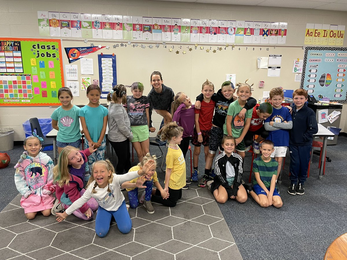I was so impressed with these crazy hair styles! We sure have lots of spirit here in third grade! <a href="/SMSD_Corinth/">Corinth Dragons</a>