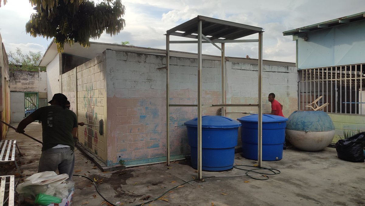 penb_jose's tweet photo. Seguimos con el mantenimiento preventivo y reparación del PENB José Antonio Maitin  
En el marco del nuevo año escolar 2022-2023 con el apoyo de @AGROFANBCA @Cavim_Fanb  #VenezuelaSeCreceEnAmor @NicolasMaduro  @Soykarinacarpio @leoalvacabrera  @ZE_Aragua https://t.co/FwV2JjLH7g