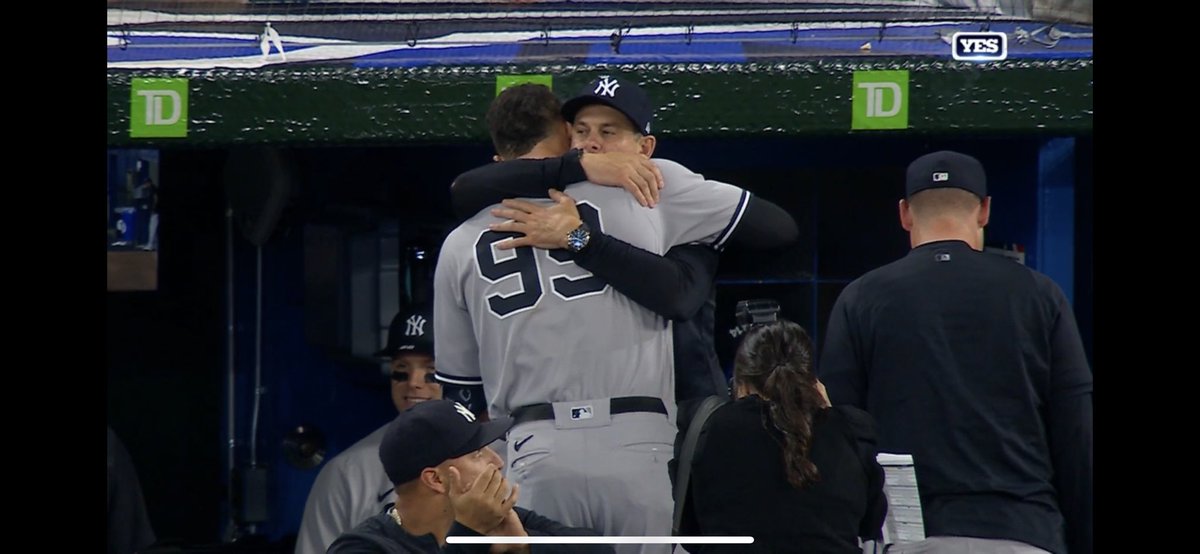 Kike_Cancino's tweet photo. ¡Lo hizo!
Home run número 6️⃣1️⃣ de Aaron Judge.
#respect #judge #chasefor61 #LosDelBronx #RepBX @TheJudge44 https://t.co/EdRJWuxmIm