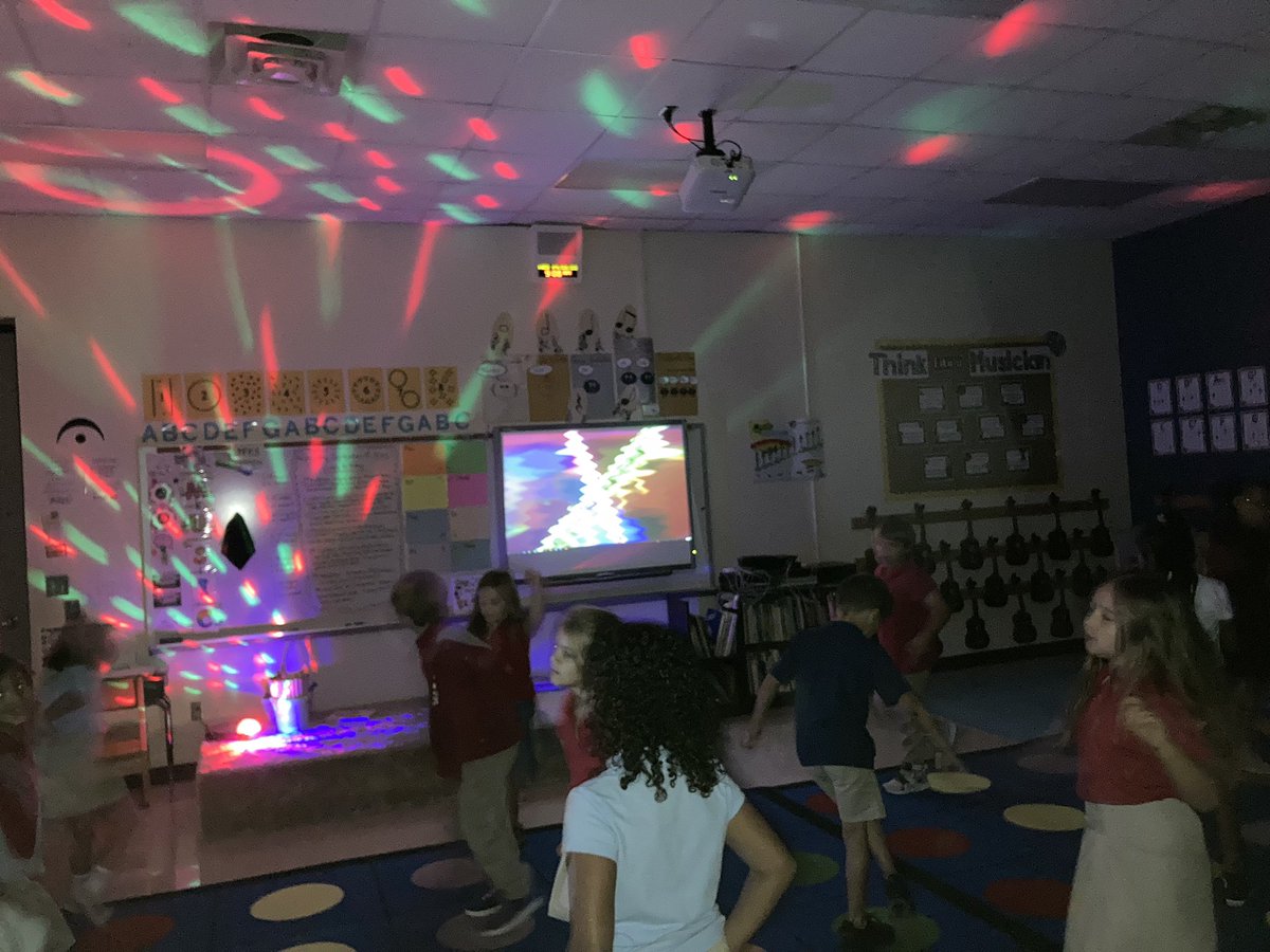 mrsshier_sstars's tweet photo. More amazing #ACFTmusic musicians showing their skills today, and more dance parties to celebrate good behavior! #acfttigers #WeAreBirdvilleISD https://t.co/PLNqjKxITD