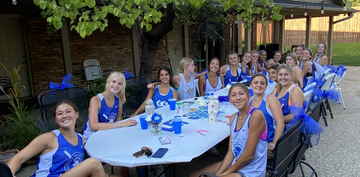 tvsfieldhockey's tweet photo. Lift, practice, team dinner...all in prep for our three games in three cities in three days. Let's GO TROJANS! #hupthisteam #pbtg #wb4yp https://t.co/bQOkyNzuiw
