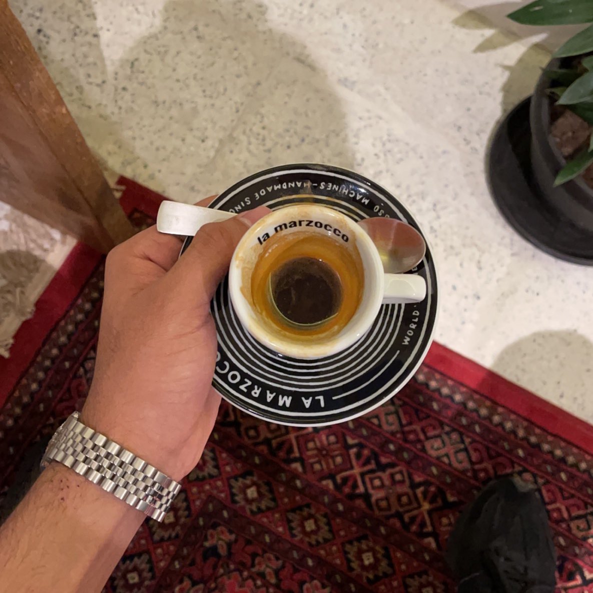 2Augi's tweet photo. " من مقاهي الأحياء الجميلة " https://t.co/75IY15IP8X