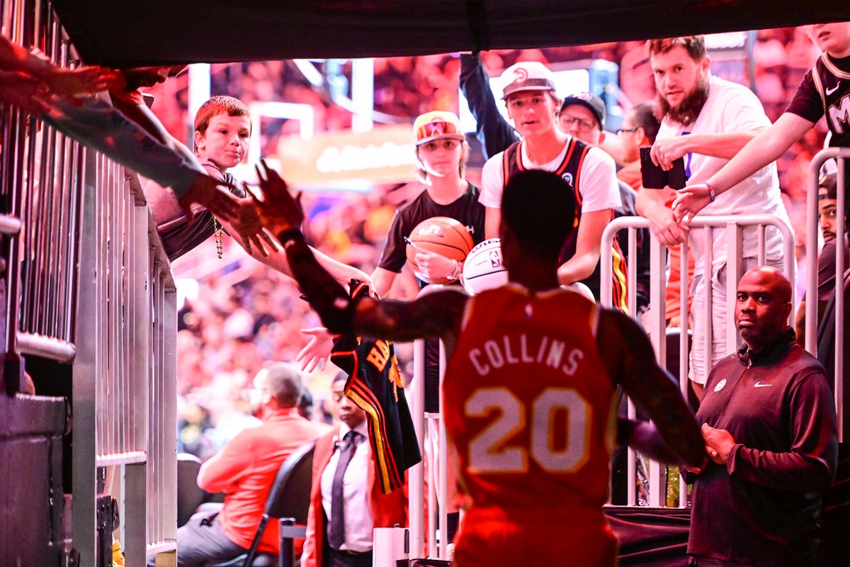 ATLHawks's tweet photo. #GoodNeighborCheck @StateFarm https://t.co/Y6oSYpYqKy