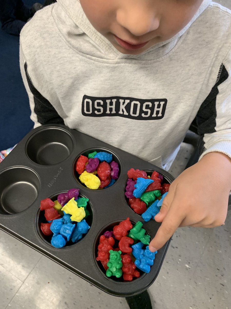 kindie17's tweet image. Our friends have been exploring materials and looking at ways they can organize them. Some are sorting by colour, size and type of animal @orioleparkjps @tdsb #mathiseverywhere #sortingfun